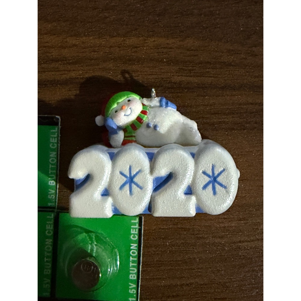 Hallmark Keepsake 2020 A Snowy Snowman Christmas Ornament with Batteries